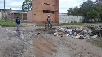 Vecinos del barrio Esperanza hicieron este lunes un reclamo público
